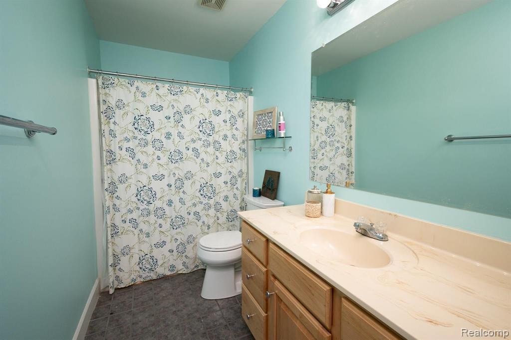 2627 Fisk Road Howell, MI 48843 - Photo 13 of 20