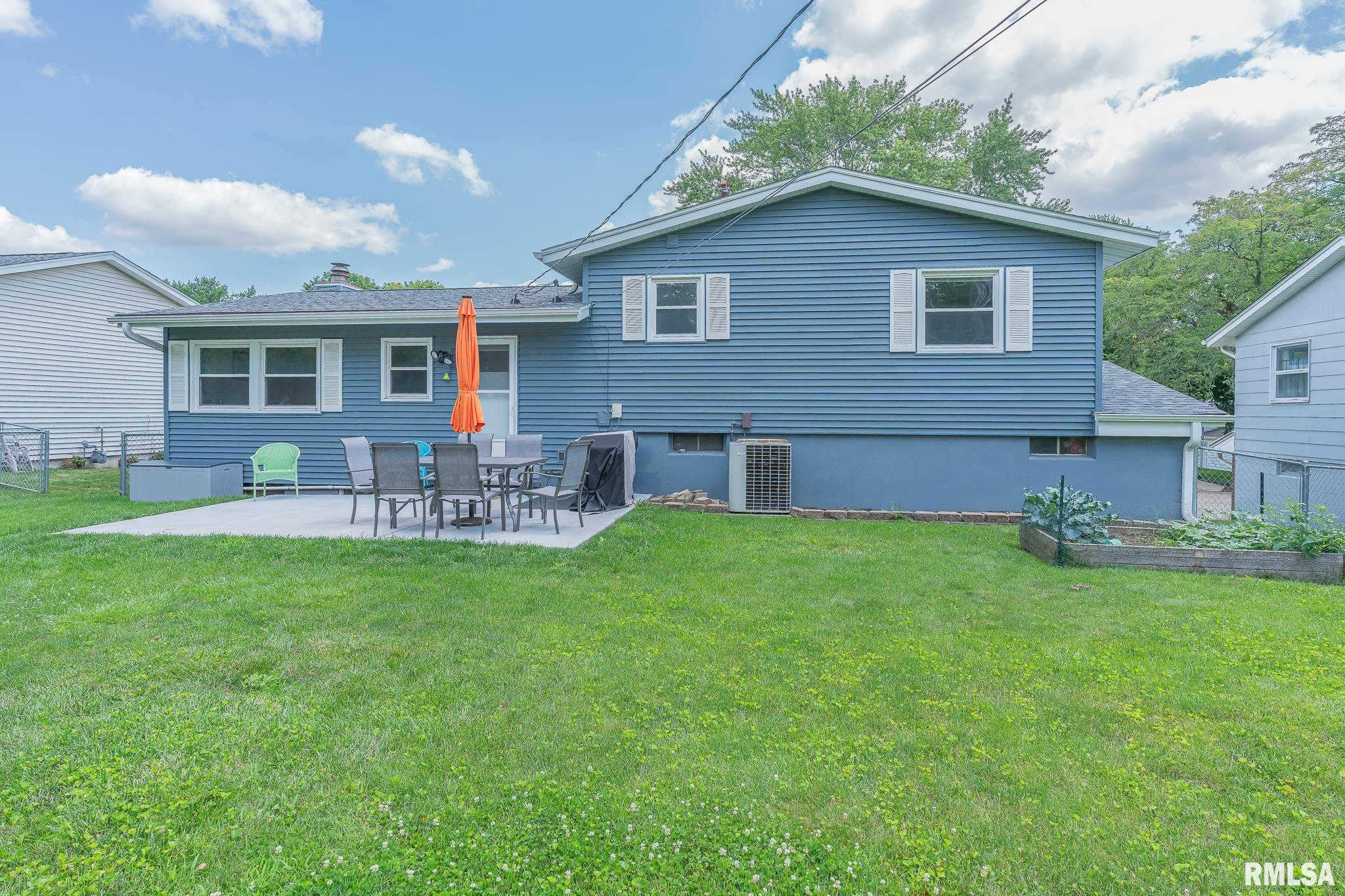 3218 Forest Road Davenport, IA 52807 - Photo 3 of 22 Gallery Image 3