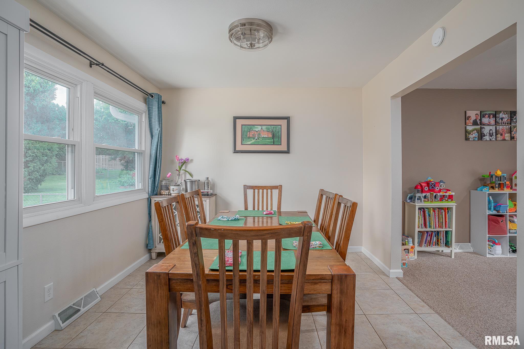 3218 Forest Road Davenport, IA 52807 - Photo 6 of 22 Gallery Image 6