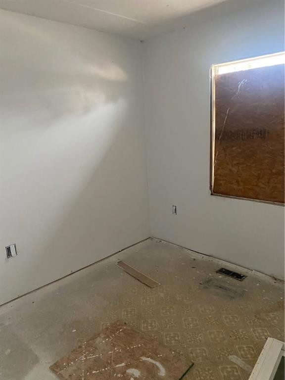 3295 Lancing Lane Macon, GA 31217 - Photo 10 of 15 an empty room with a workbench