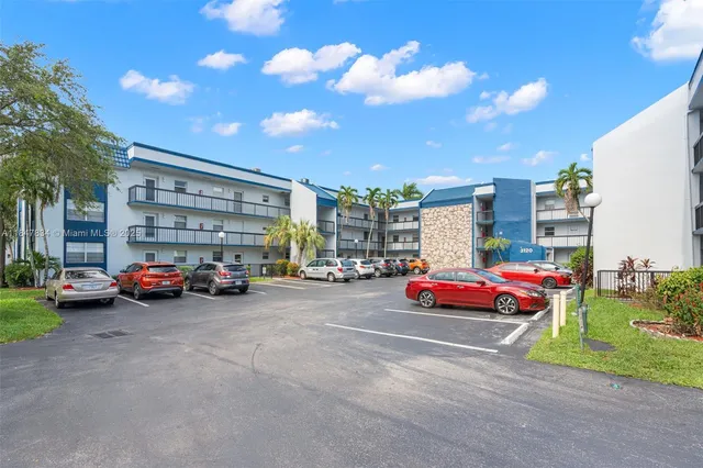 $95,000 | 3120 Holiday Springs Boulevard, Unit 301, Margate, FL 33063