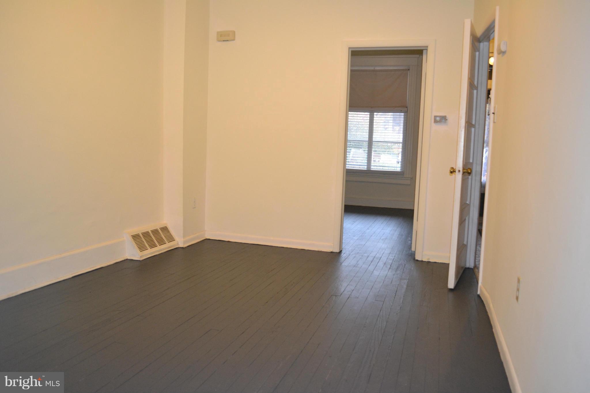 4128 Falls Road Baltimore, MD 21211 - Photo 5 of 28 Living Room