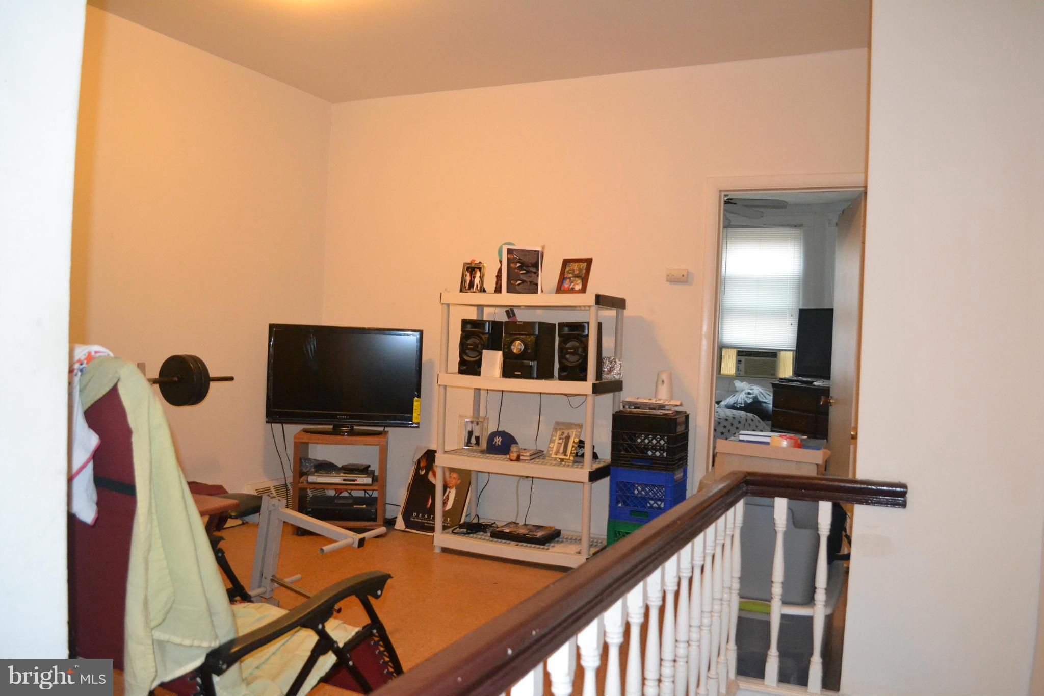 4128 Falls Road Baltimore, MD 21211 - Photo 10 of 28 Living Room