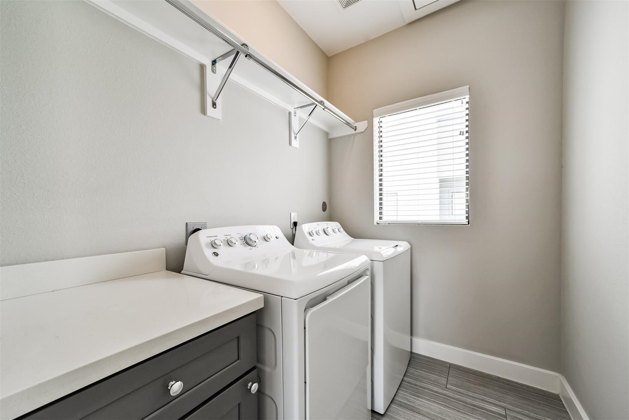 10806 Warwana Road, Unit C Houston, TX 77043 - Photo 8 of 9 a utility room with dryer and washer