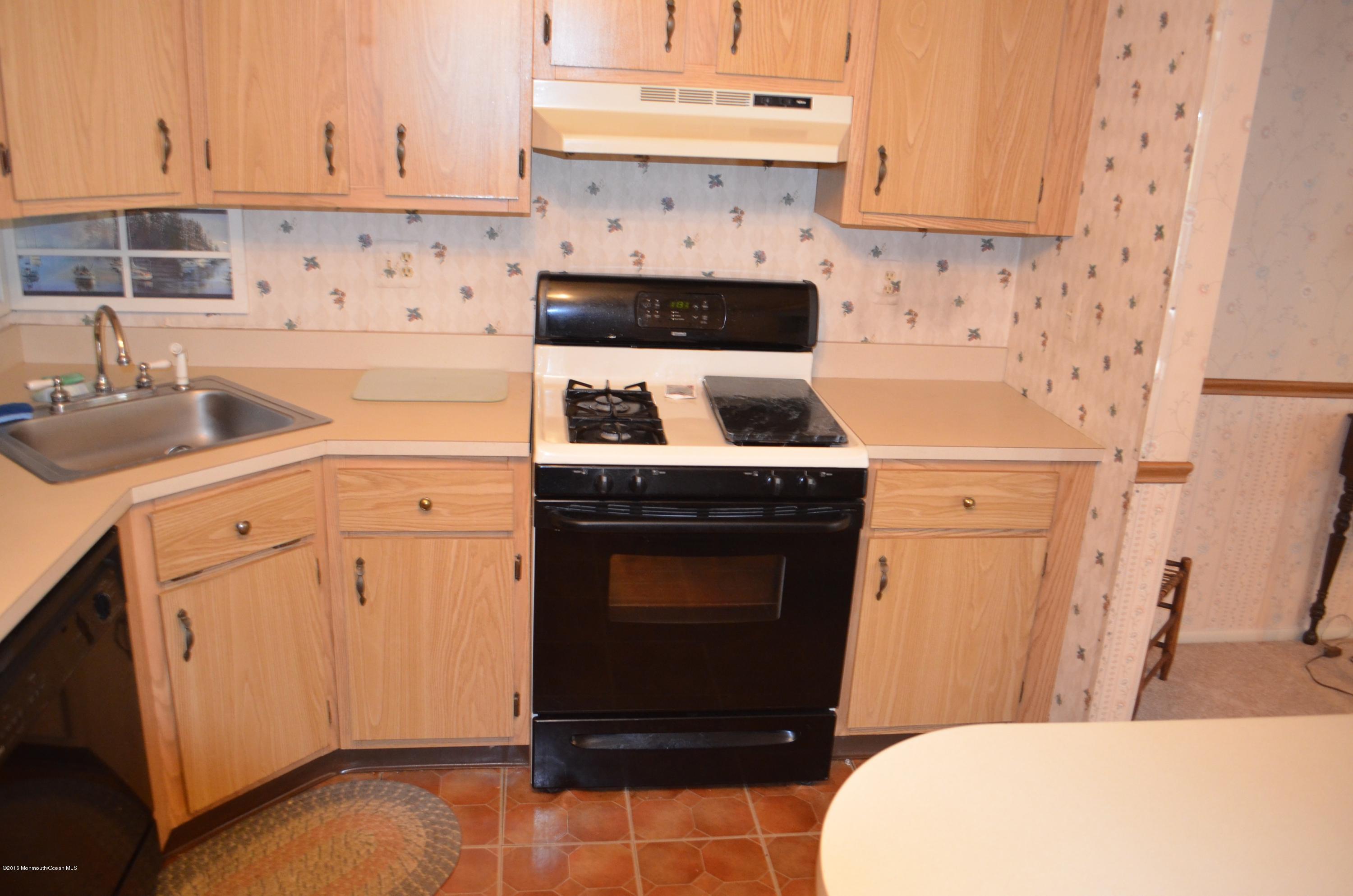 507 Harding Road, Unit 1 Freehold, NJ 07728 - Photo 4 of 26 DSC_0030