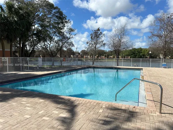 $1,725 | 3650 North 56th Avenue, Unit 519, Hollywood, FL 33021