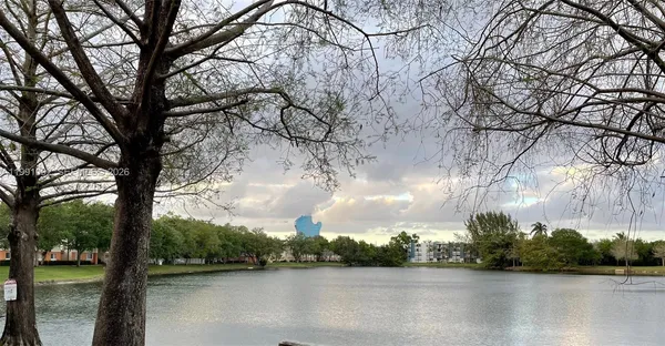 $1,725 | 3650 North 56th Avenue, Unit 519, Hollywood, FL 33021