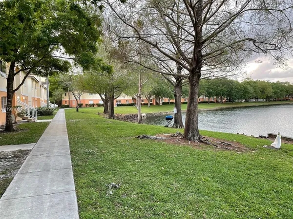 $1,725 | 3650 North 56th Avenue, Unit 519, Hollywood, FL 33021