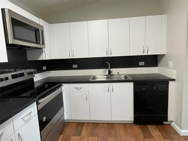 $1,725 | 3650 North 56th Avenue, Unit 519, Hollywood, FL 33021