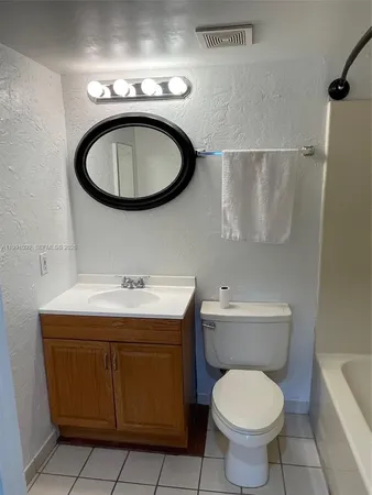 $1,725 | 3650 North 56th Avenue, Unit 519, Hollywood, FL 33021