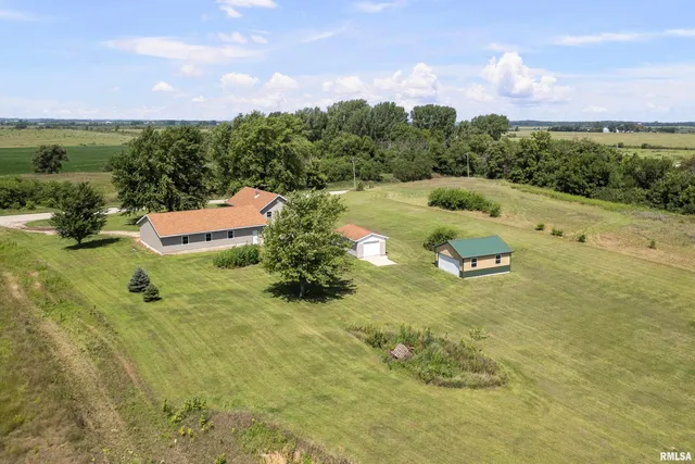 $295,000 | 23856 East 2200th Street, Geneseo, IL 61254