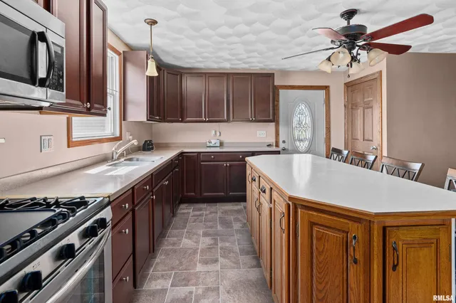 $295,000 | 23856 East 2200th Street, Geneseo, IL 61254