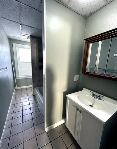 $1,400 | 62 Pitman Street, Unit 2R, Fall River, MA 02723