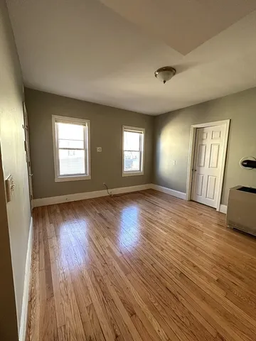 $1,400 | 62 Pitman Street, Unit 2R, Fall River, MA 02723