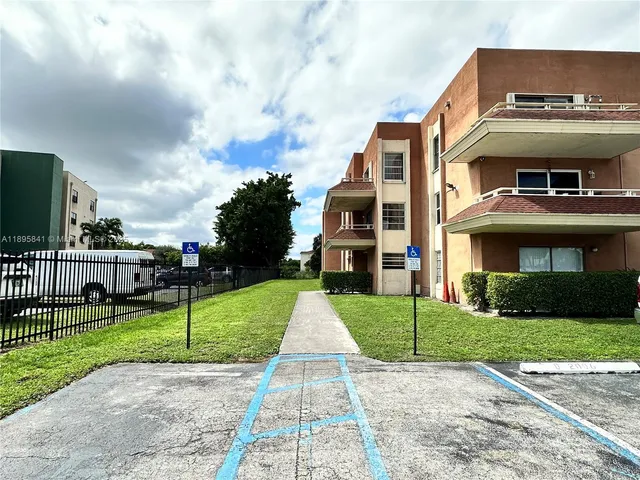 $2,000 | Country Club of Miami, Hialeah, FL 33015