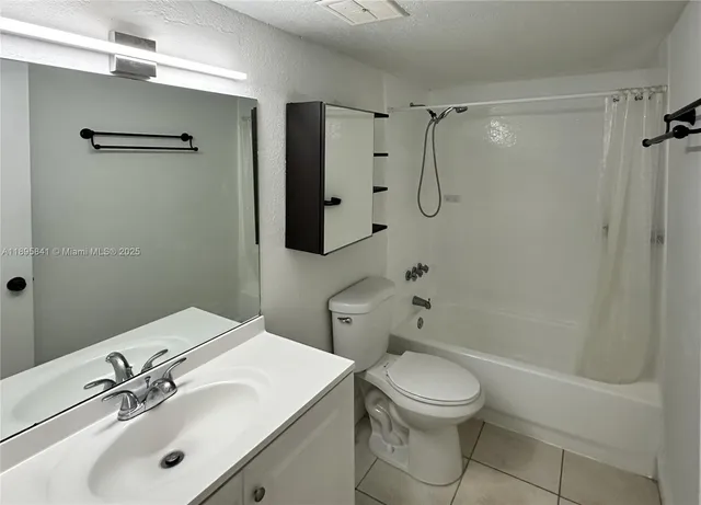 $2,000 | Country Club of Miami, Hialeah, FL 33015