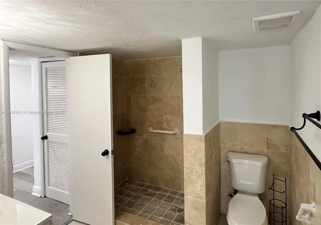 $2,000 | Country Club of Miami, Hialeah, FL 33015