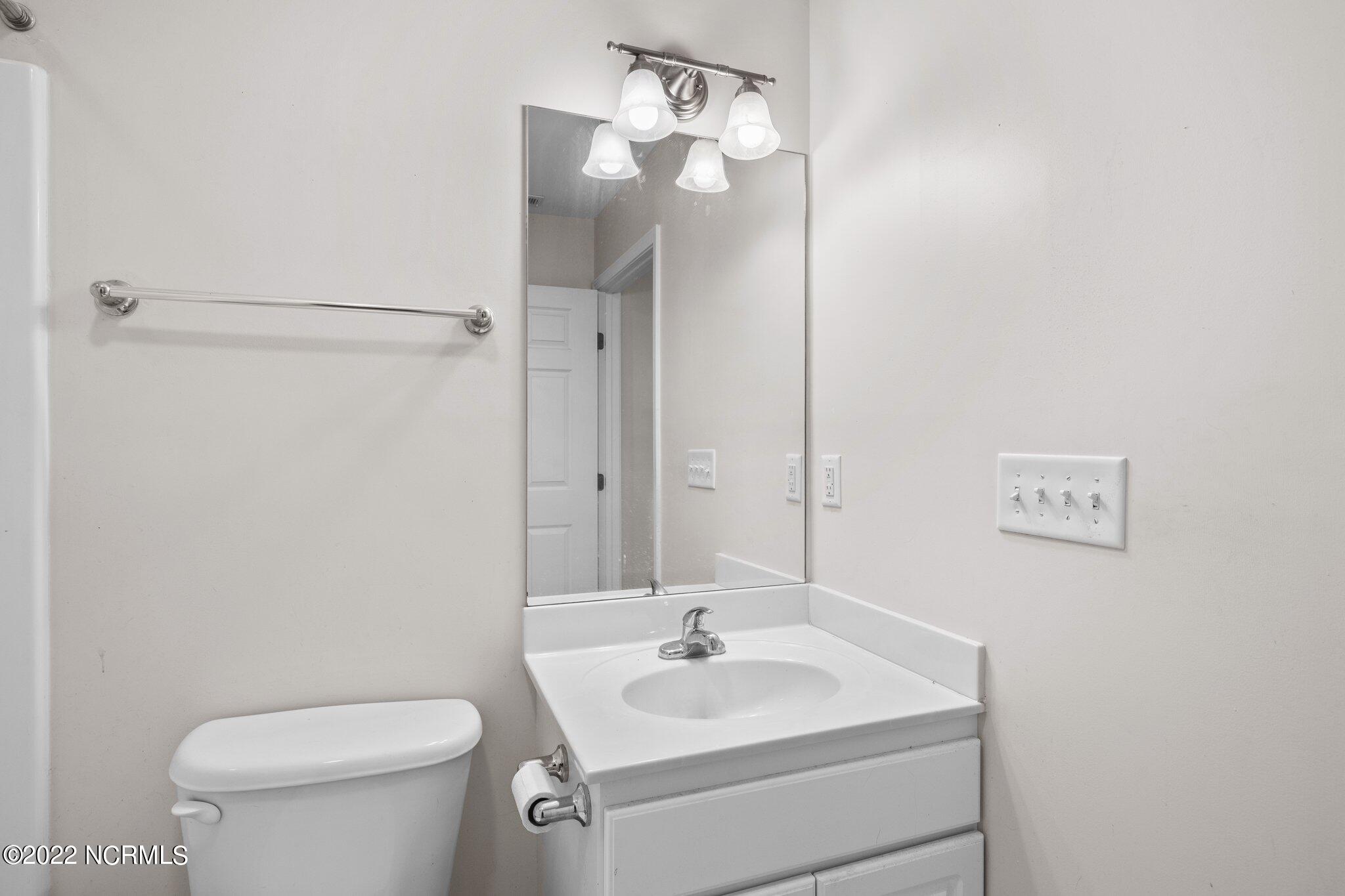 4513 Country Club Road, Unit 104F Morehead City, NC 28557 - Photo 11 of 22 Primary Bath