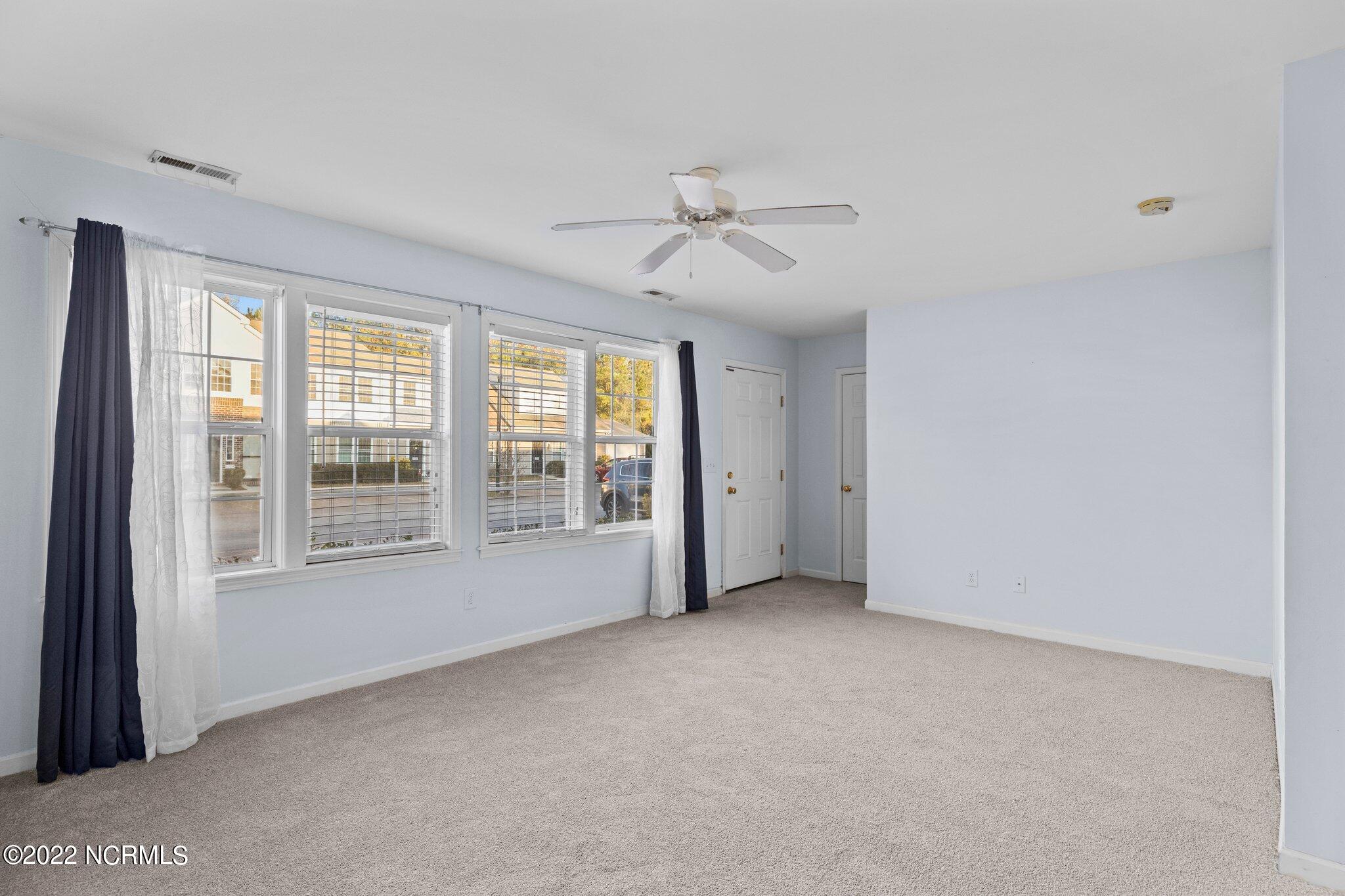 4513 Country Club Road, Unit 104F Morehead City, NC 28557 - Photo 3 of 22 Living Room