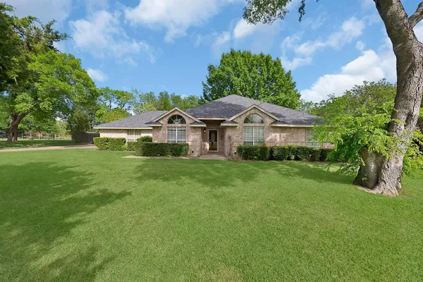 $375,000 | 422 Shadowwood Trail, Ovilla, TX 75154