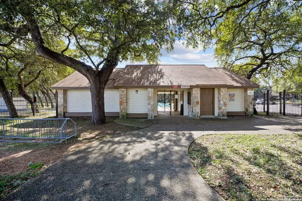 $2,400 | 7051 Shadow Run, San Antonio, TX 78250