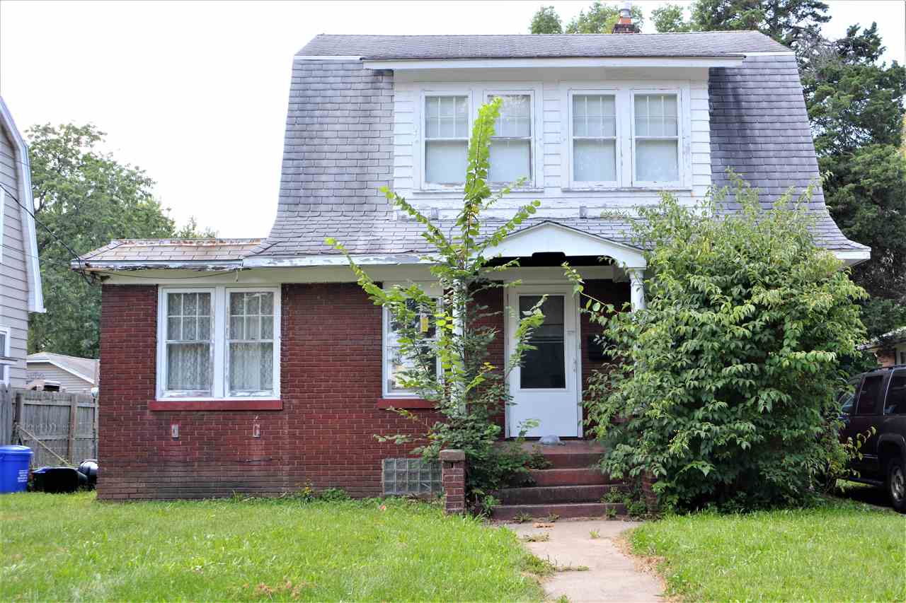 1806 Ridge Avenue Rockford, IL 61103 - Photo 1 of 18 a front view of a house with garden