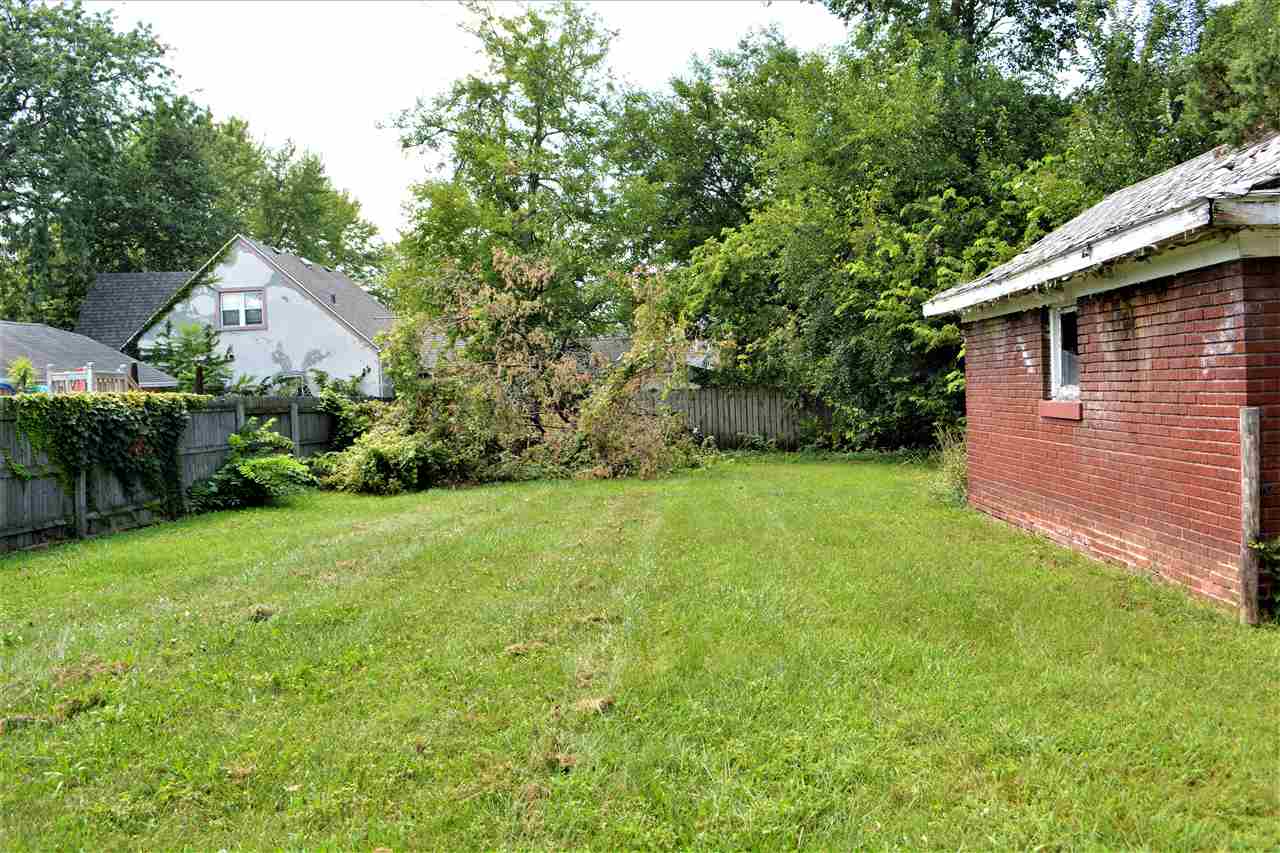 1806 Ridge Avenue Rockford, IL 61103 - Photo 17 of 18 a view of backyard of house with green space