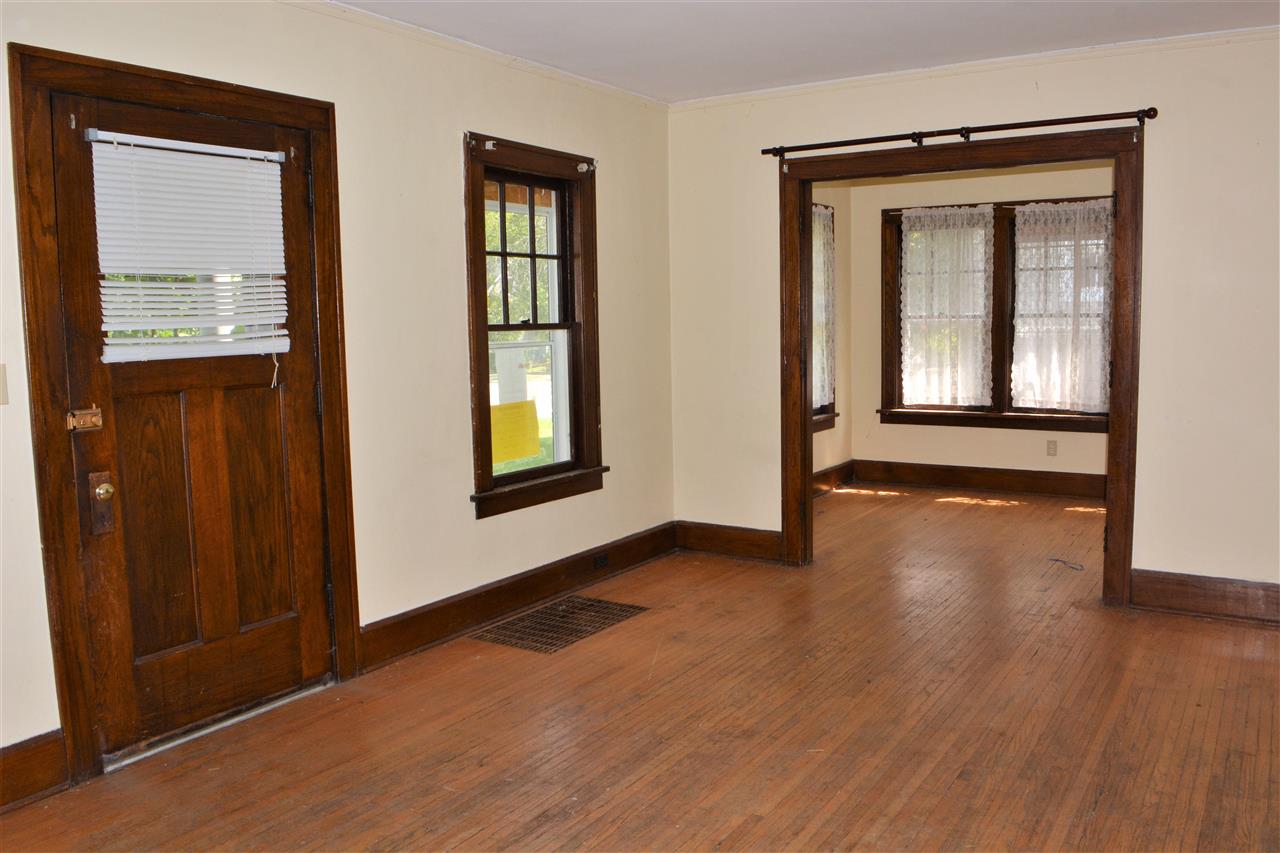 1806 Ridge Avenue Rockford, IL 61103 - Photo 2 of 18 a view of an empty room with wooden floor and a window