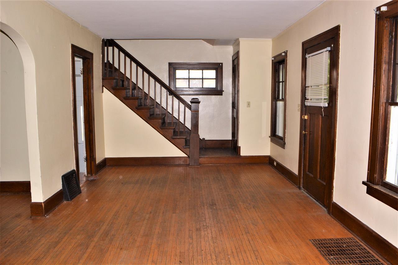 1806 Ridge Avenue Rockford, IL 61103 - Photo 4 of 18 a view of entryway with wooden floor