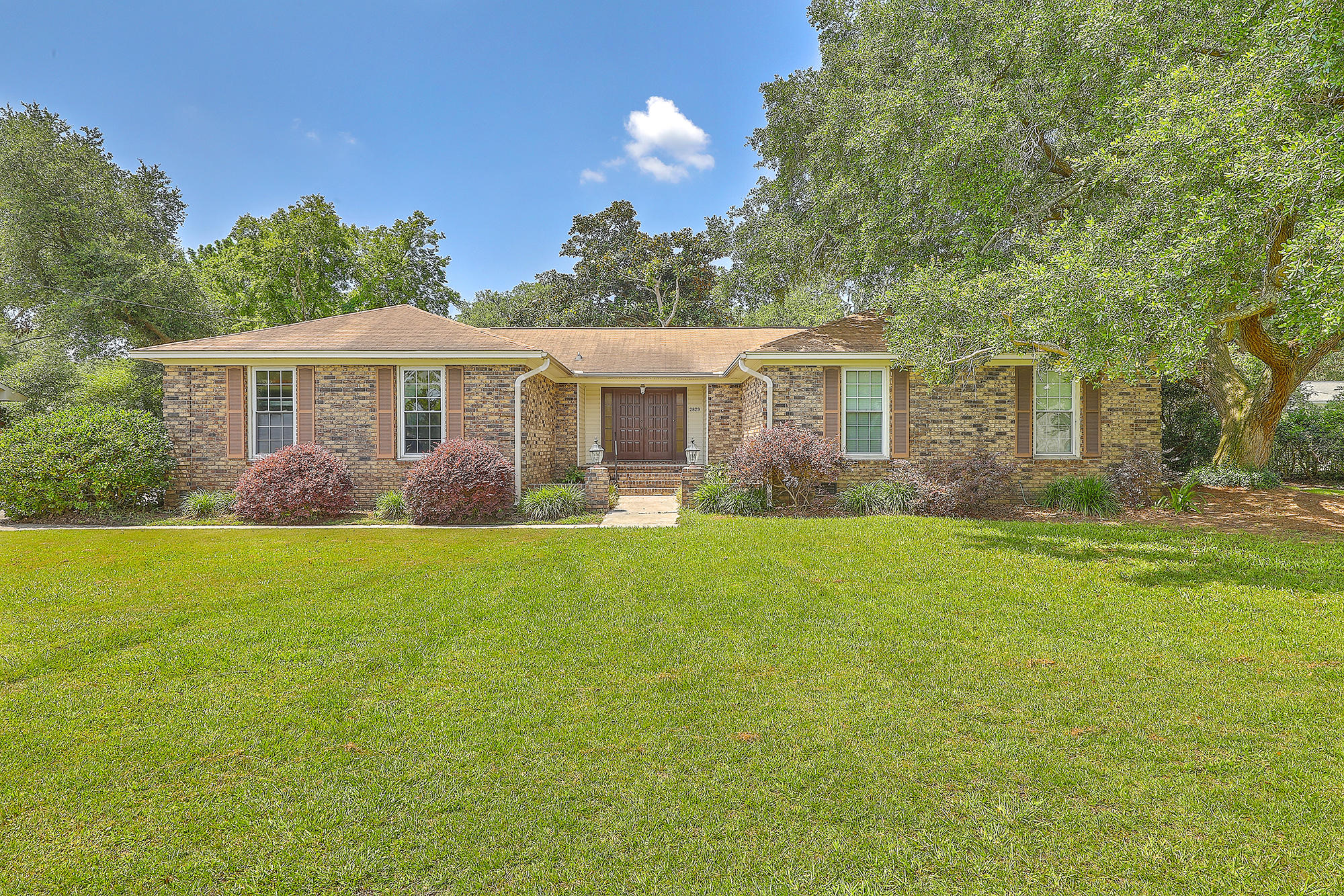 2829 Harvard Road Charleston, SC 29414 - Photo 1 of 31 1R3A2907_08_09_10_11_12_13