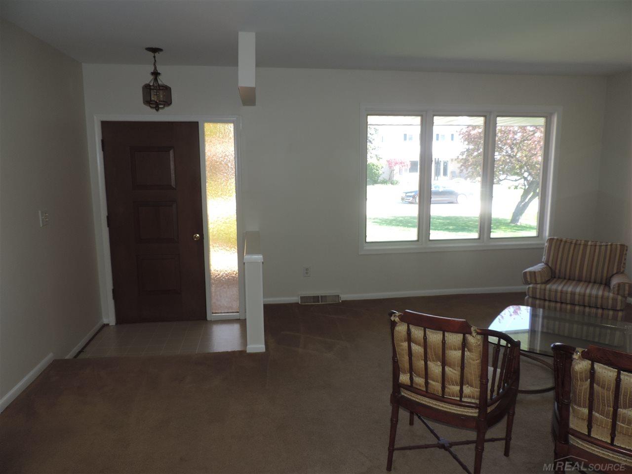 35341 Bobcean Road Clinton Township, MI 48035 - Photo 14 of 30 31318768-13.JPG