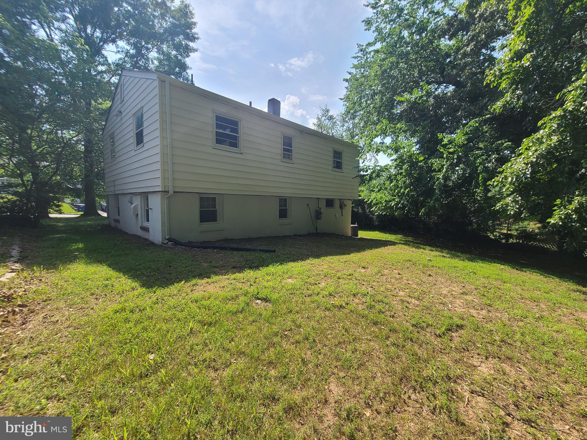 1524 Florida Avenue Woodbridge, VA 22191 - Photo 6 of 36 a backyard of a house