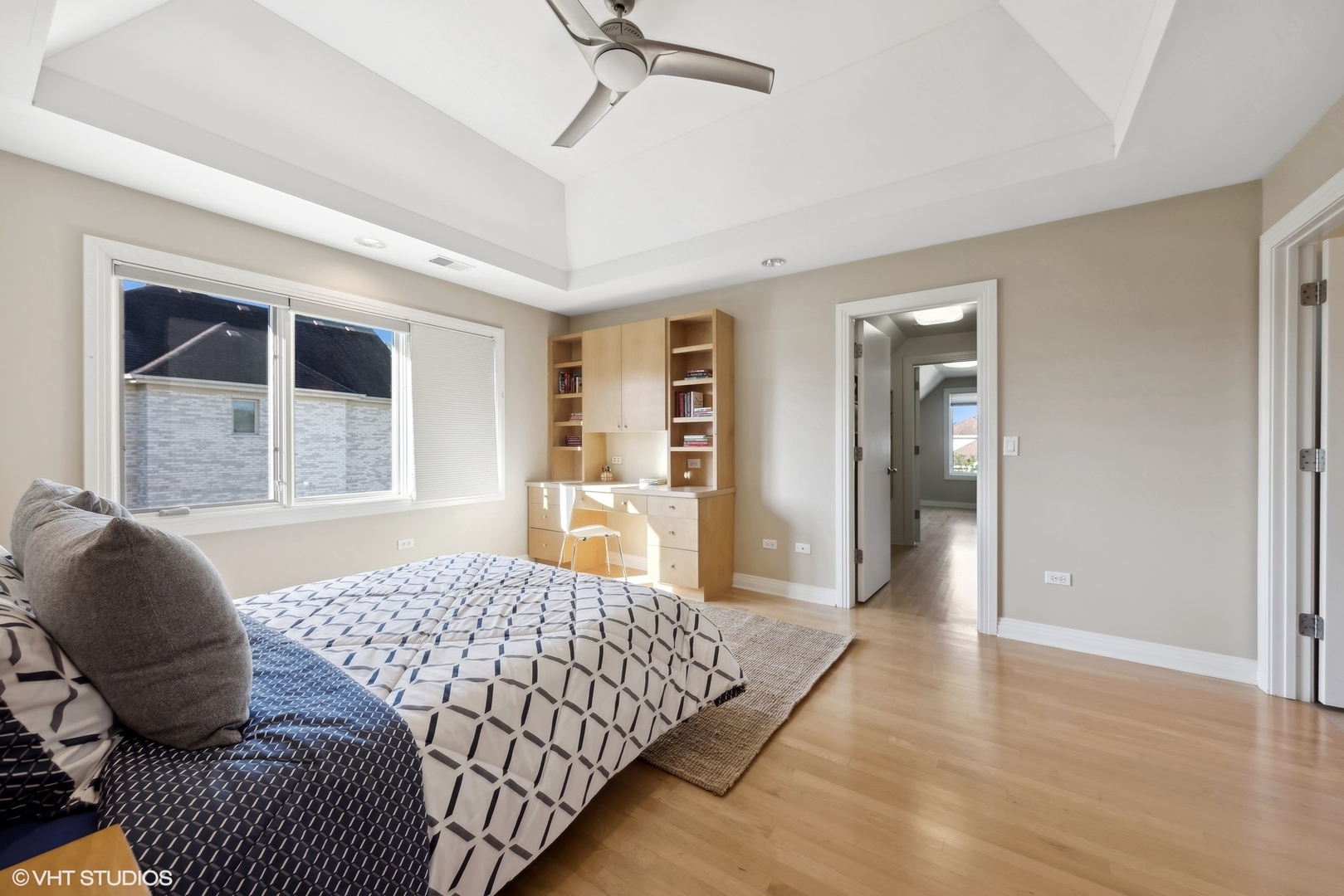 6885 Fieldstone Drive Burr Ridge, IL 60527 - Photo 19 of 37 a bedroom with a bed and wooden floor