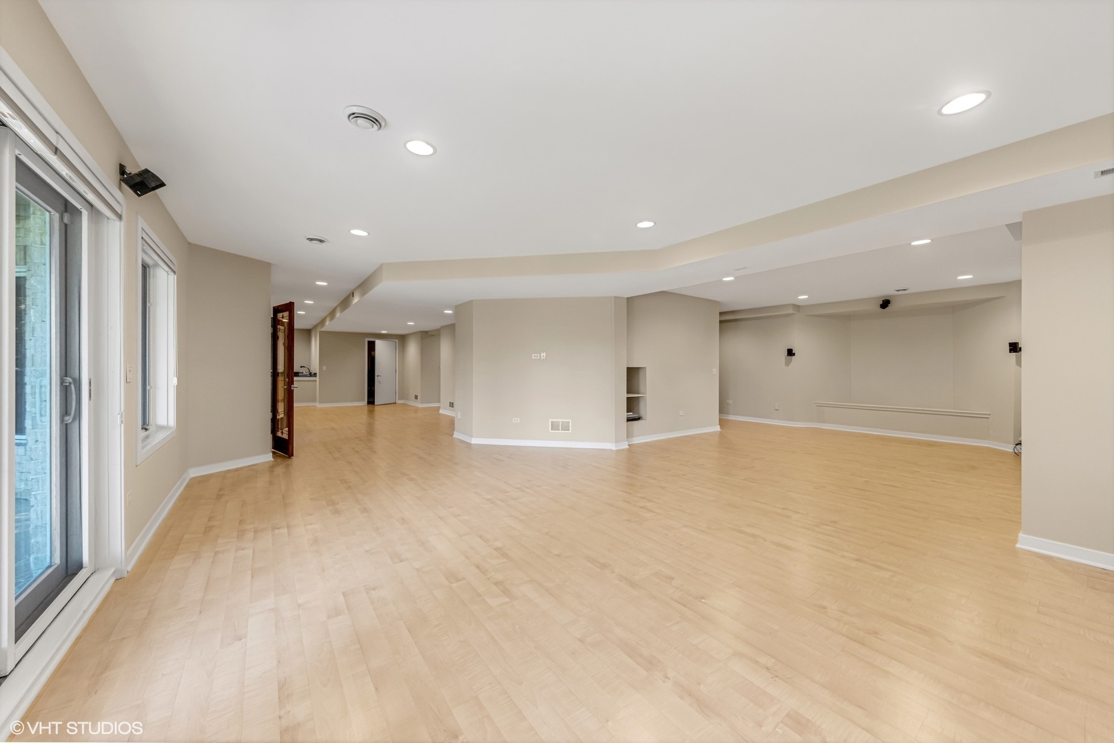 6885 Fieldstone Drive Burr Ridge, IL 60527 - Photo 27 of 37 a view of empty room