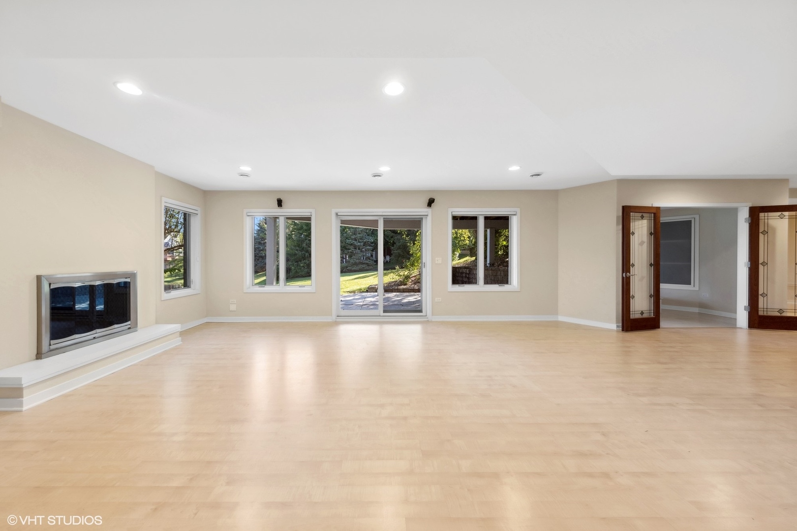 6885 Fieldstone Drive Burr Ridge, IL 60527 - Photo 28 of 37 an empty room with floor to ceiling window and fireplace