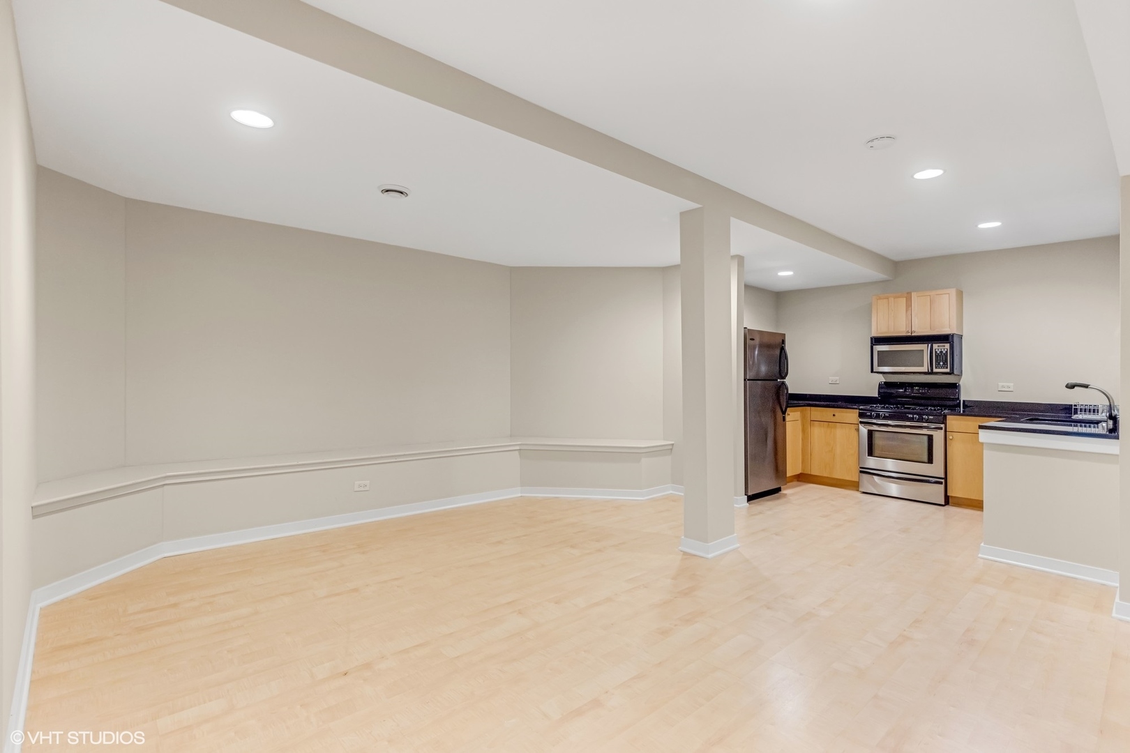 6885 Fieldstone Drive Burr Ridge, IL 60527 - Photo 29 of 37 a view of kitchen with stainless steel appliances a refrigerator and stove top oven