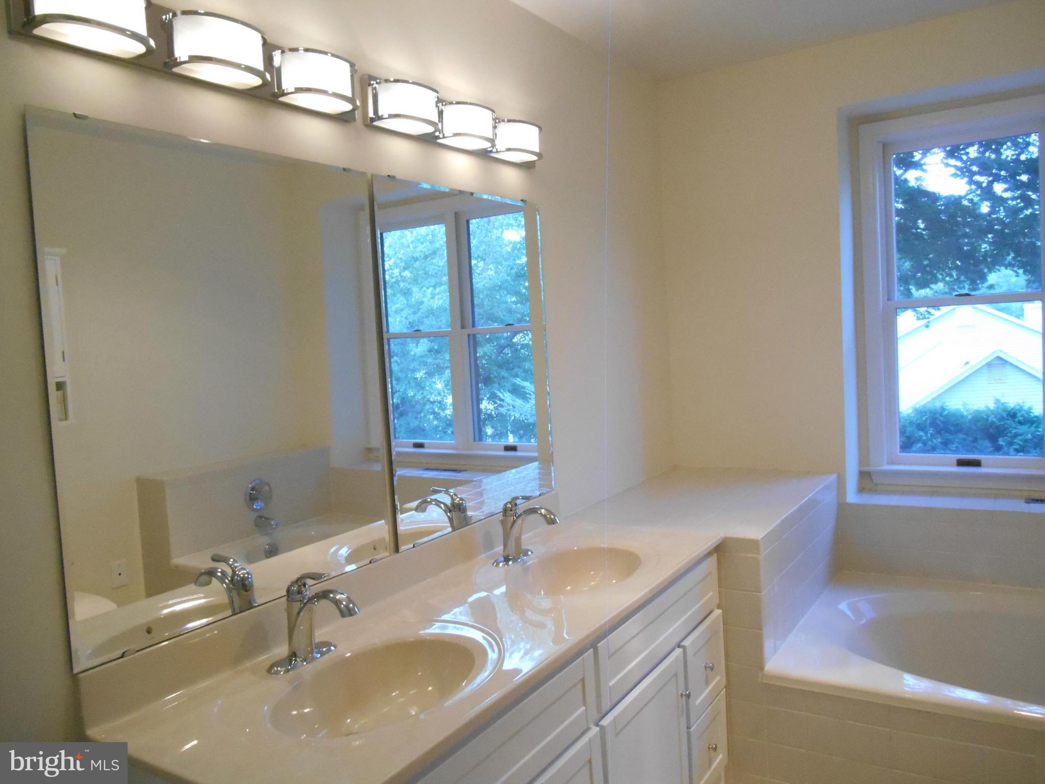 211 Hunters Ridge Road Lutherville-Timonium, MD 21093 - Photo 13 of 27 large master with separate tub
