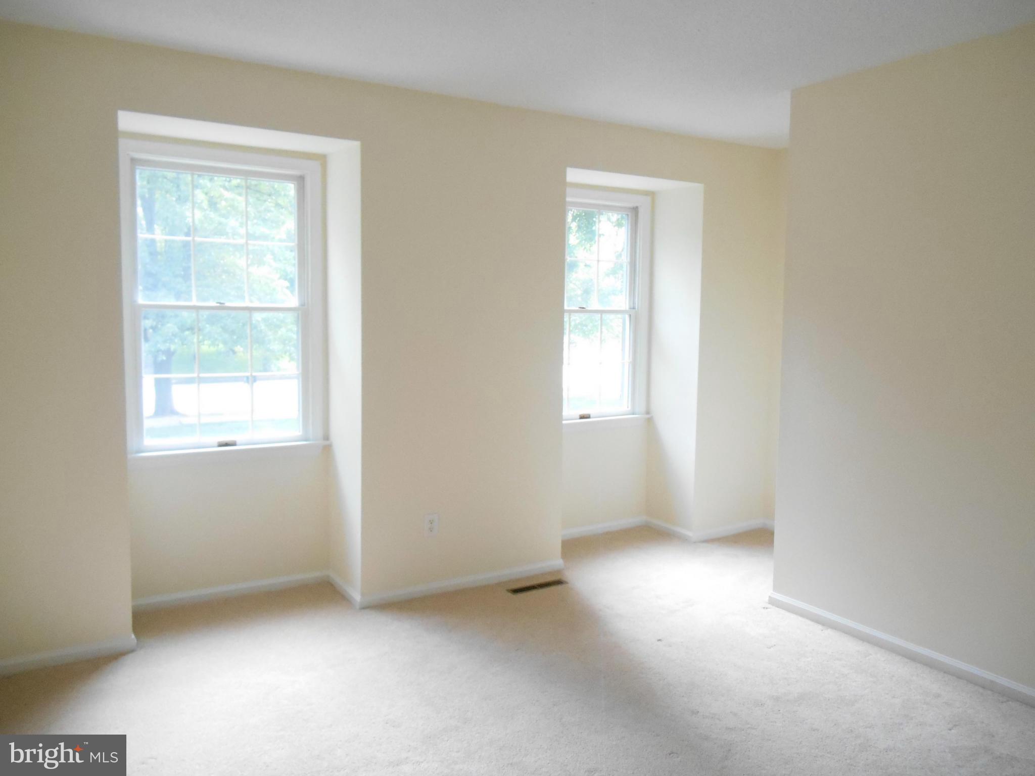 211 Hunters Ridge Road Lutherville-Timonium, MD 21093 - Photo 15 of 27 Front facing Bedroom