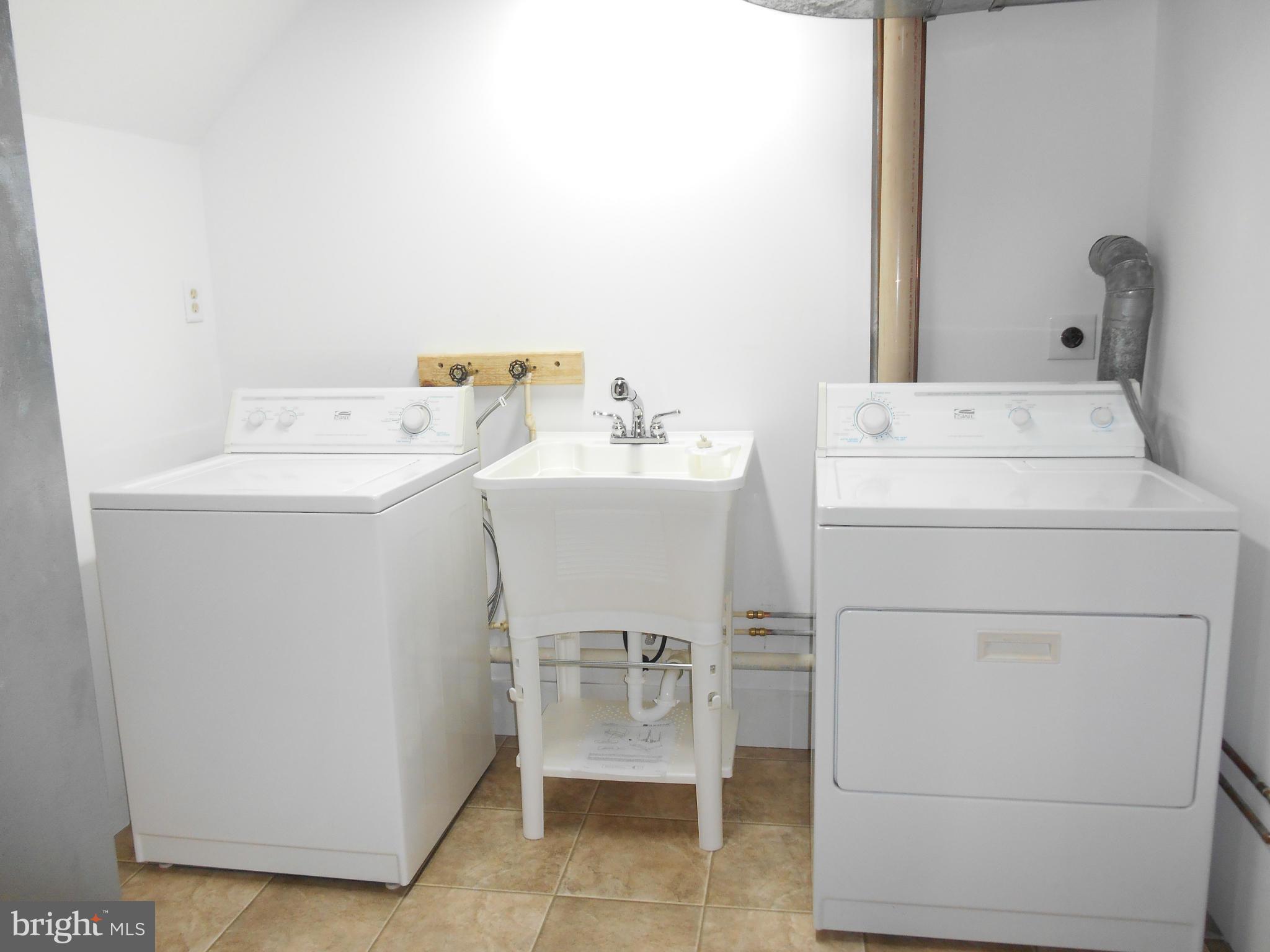 211 Hunters Ridge Road Lutherville-Timonium, MD 21093 - Photo 23 of 27 clean laundry room!