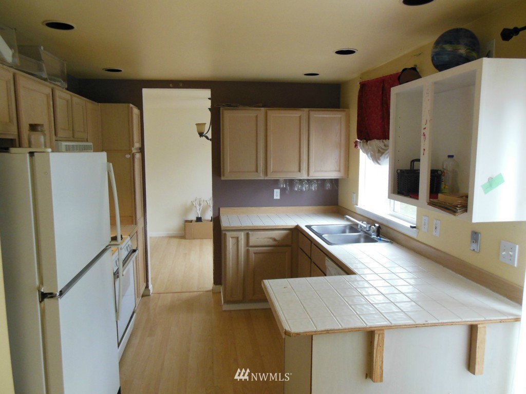 12215 Northeast 169th Street Bothell, WA 98011 - Photo 3 of 7 Gallery Image 3