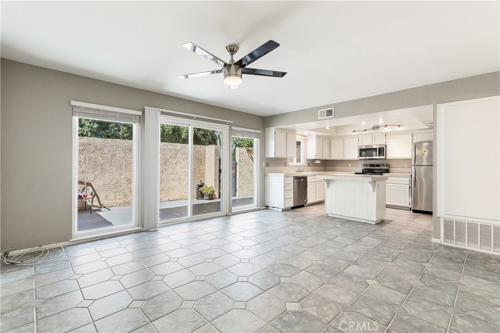 7088 Seville Way Riverside, CA 92506 - Photo 4 of 75