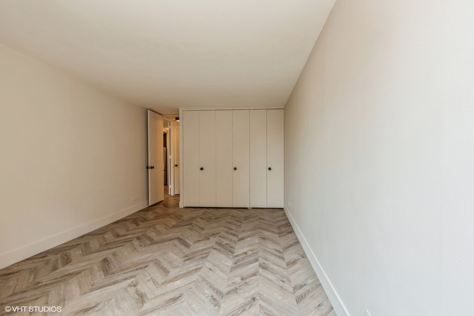 720 West Gordon Terrace, Unit 4M Chicago, IL 60613 - Photo 10 of 10 a view of room