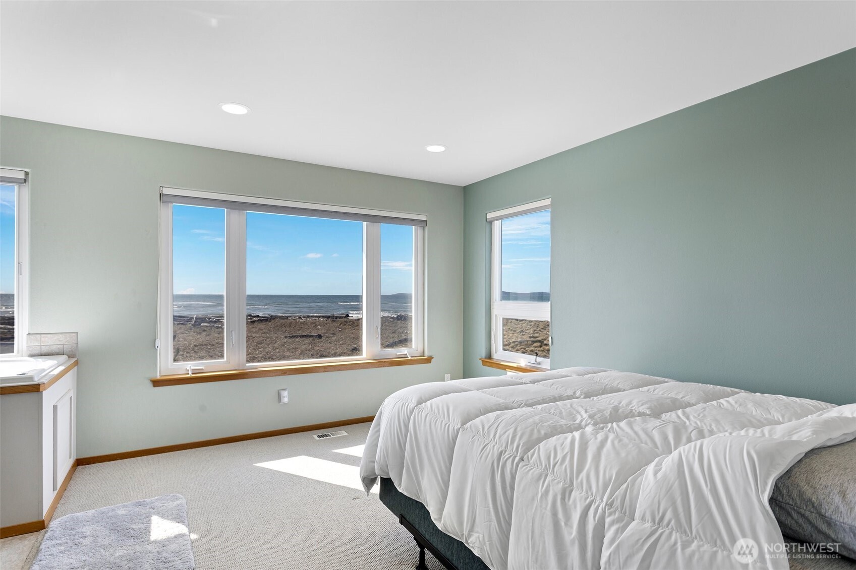 913 East Riley Road Oak Harbor, WA 98277 - Photo 18 of 35