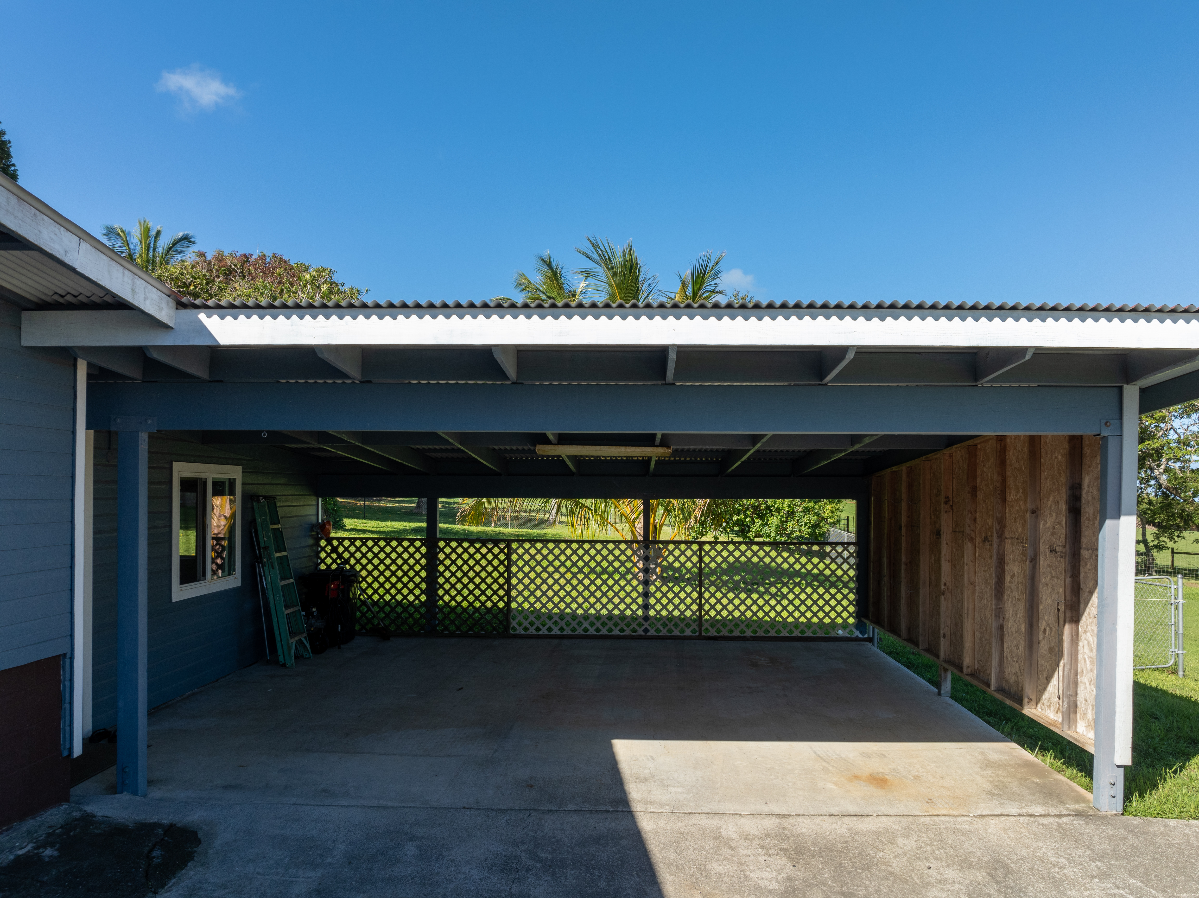 54-2461 Kynnersley Road Kapaau, HI 96755 - Photo 20 of 30 a view of a garage