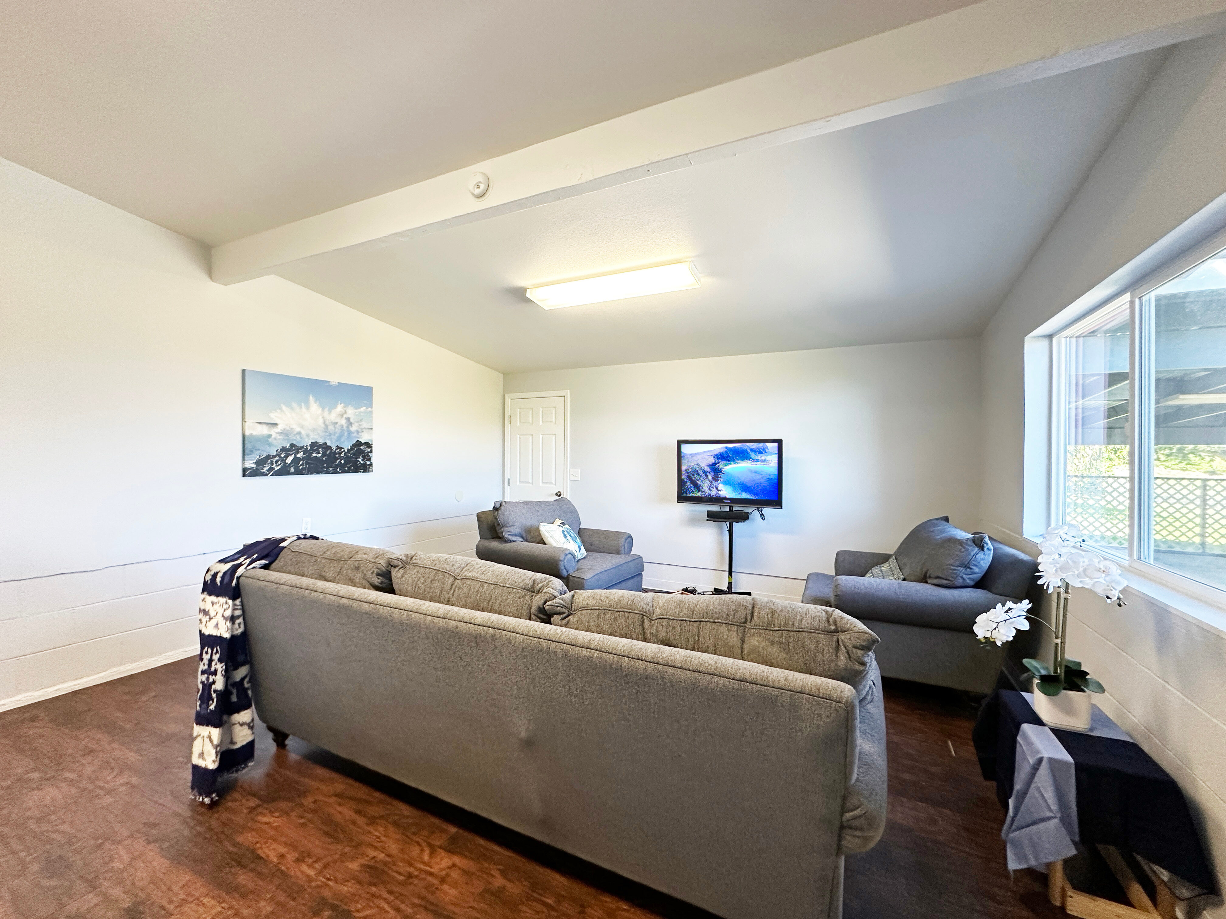 54-2461 Kynnersley Road Kapaau, HI 96755 - Photo 28 of 30 a living room with furniture a window and a flat screen tv