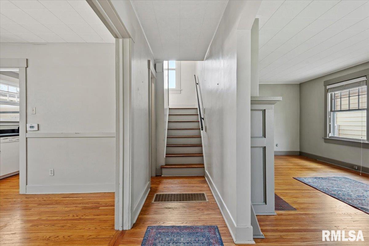 1740 South Lowell Avenue Springfield, IL 62704 - Photo 2 of 32