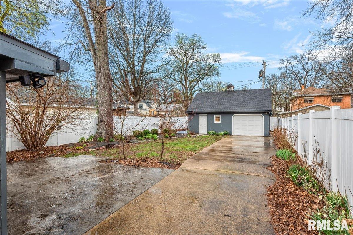 1740 South Lowell Avenue Springfield, IL 62704 - Photo 27 of 32