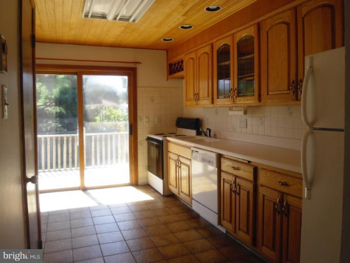 837 Riverside Drive Pasadena, MD 21122 - Photo 15 of 21 Kitchen