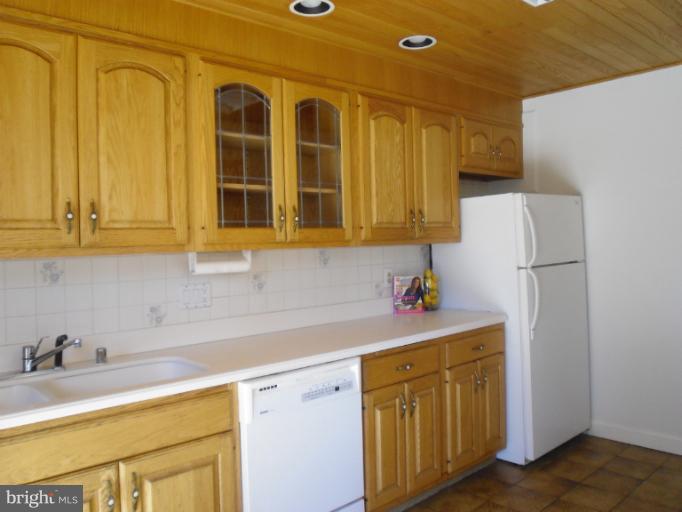 837 Riverside Drive Pasadena, MD 21122 - Photo 16 of 21 Kitchen
