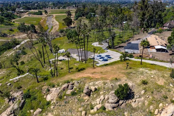 a view of a garden with a house